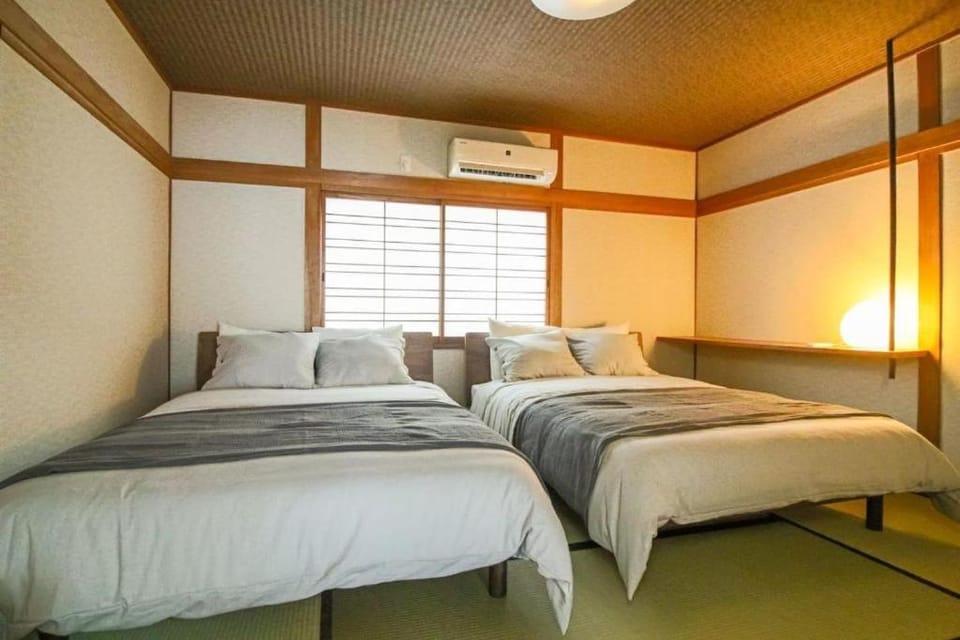 Bed, Photo of the whole room, Bedroom, air conditioner