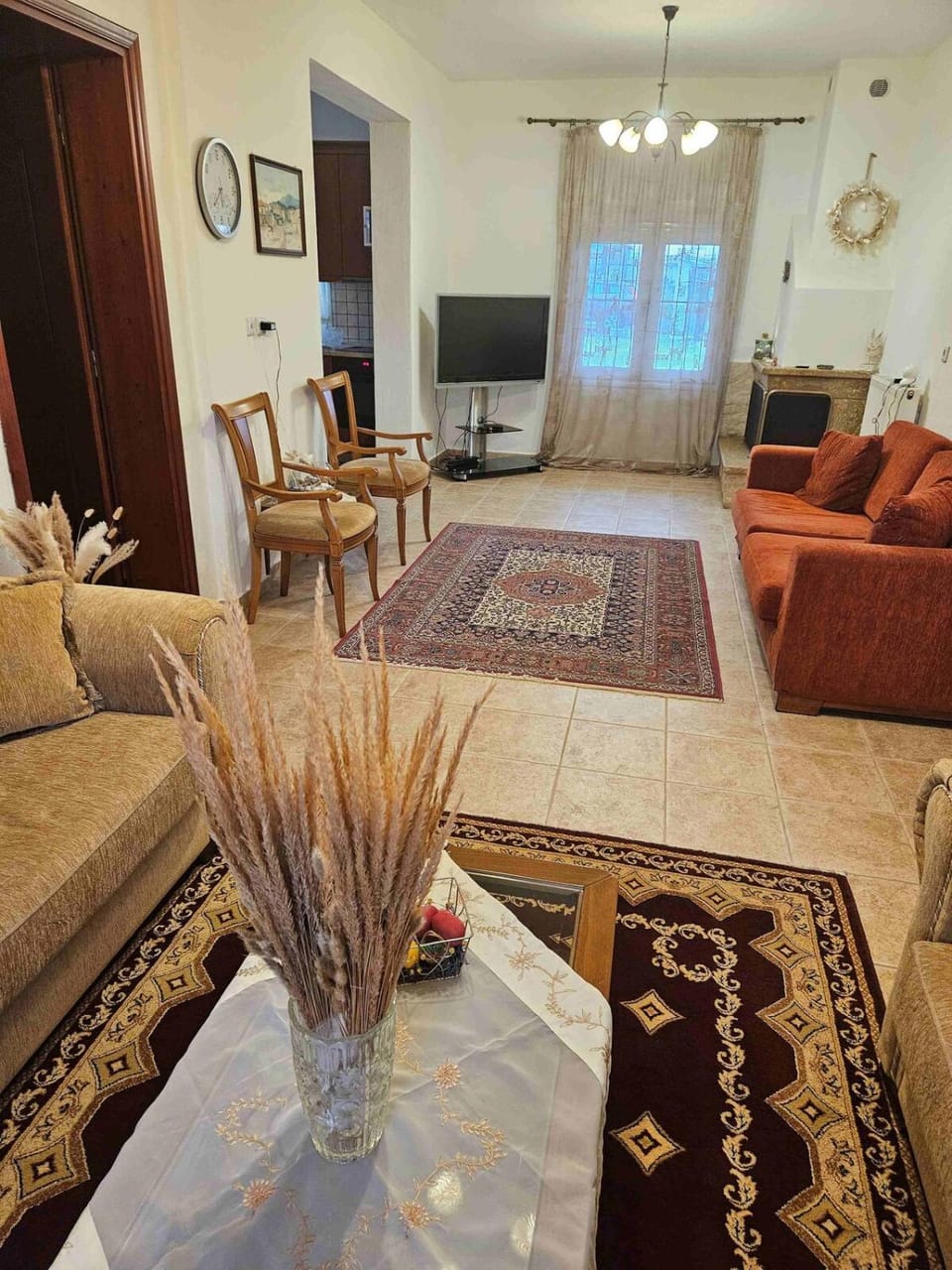 Communal lounge/ TV room, Living room, Seating area