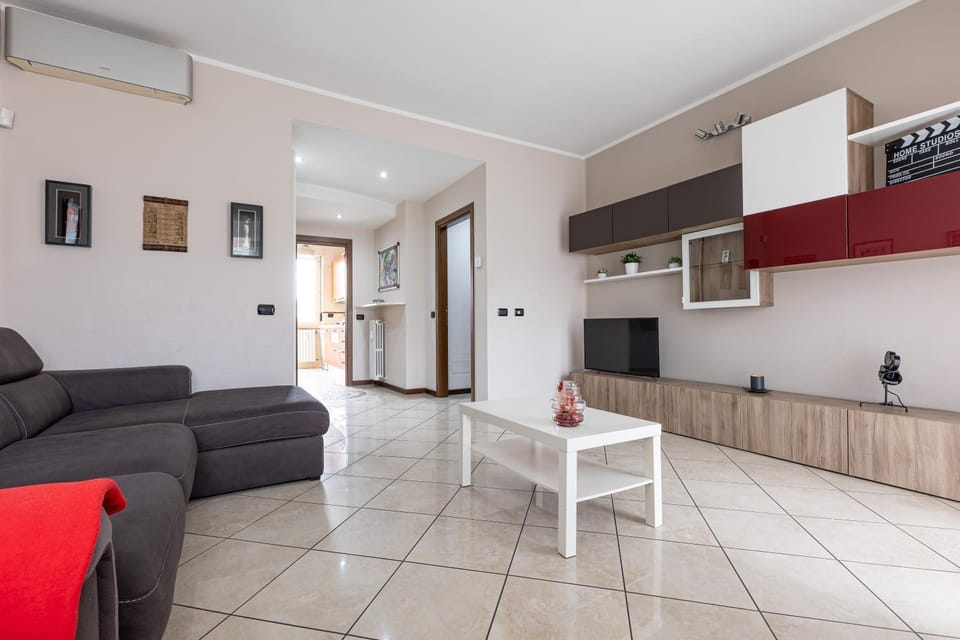 Communal lounge/ TV room, TV and multimedia, Living room, Evening entertainment