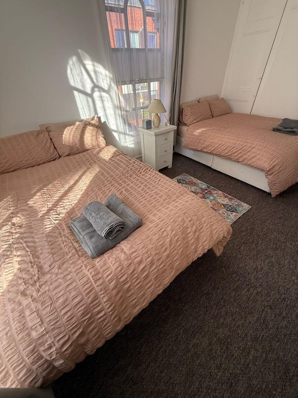 Central location - 3 BR Spacious Townhouse - WiFi - Netflix House in Leicester