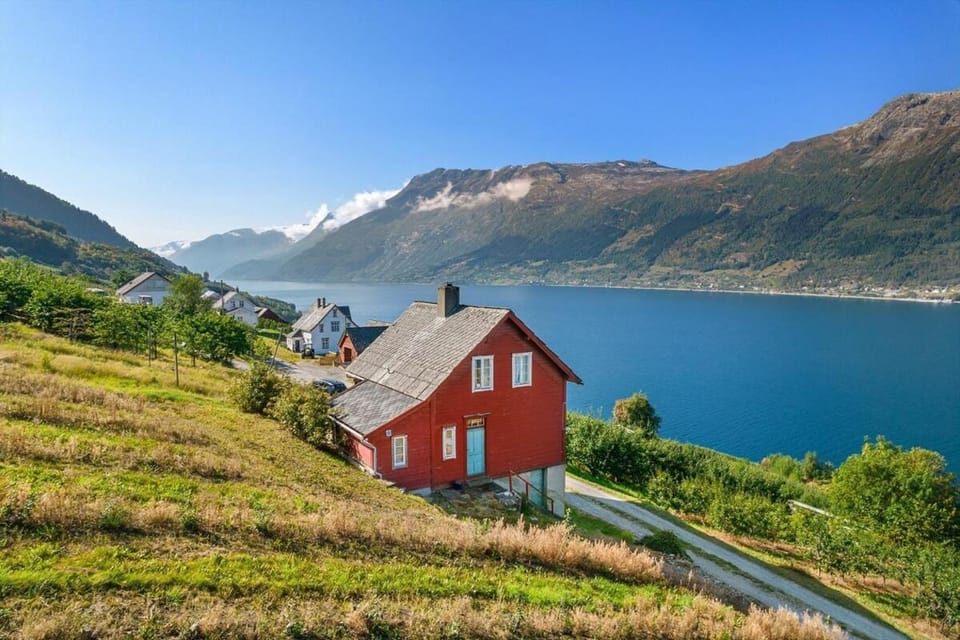 Property building, Natural landscape, Mountain view