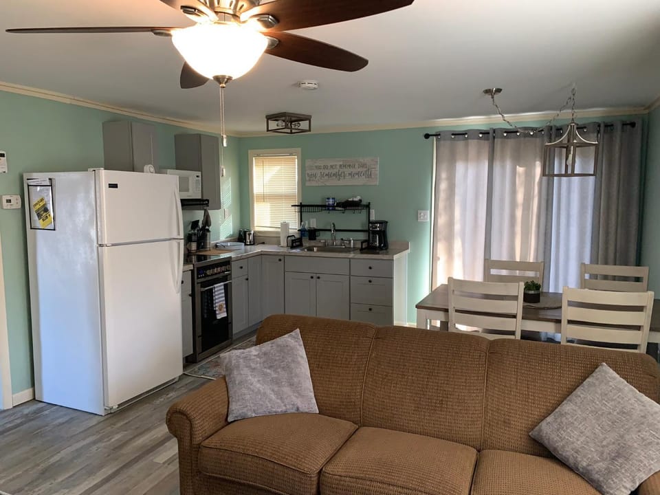 Surfside 13 - Cute Lakefront Condo! House in Oscoda Township