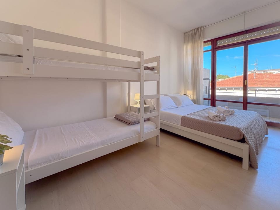 Vittorio Veneto Apartments - Urban Comfort by Host Hero Apartment in Civitanova Marche