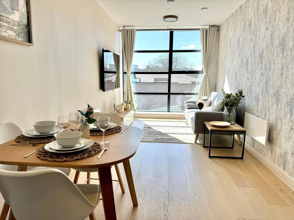 TV and multimedia, Dining area, Family