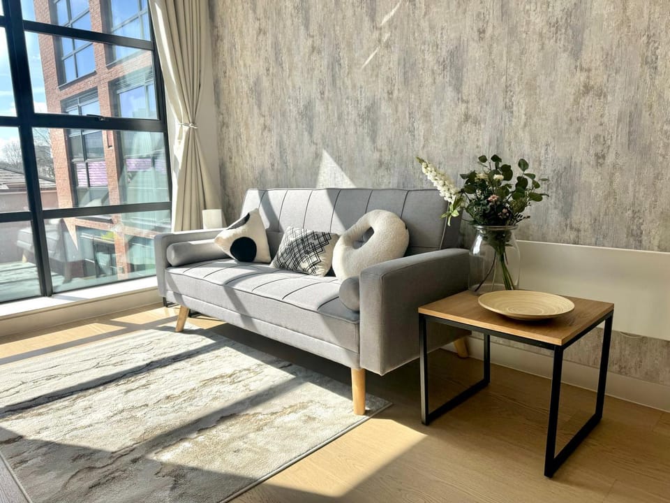 Day, Seating area