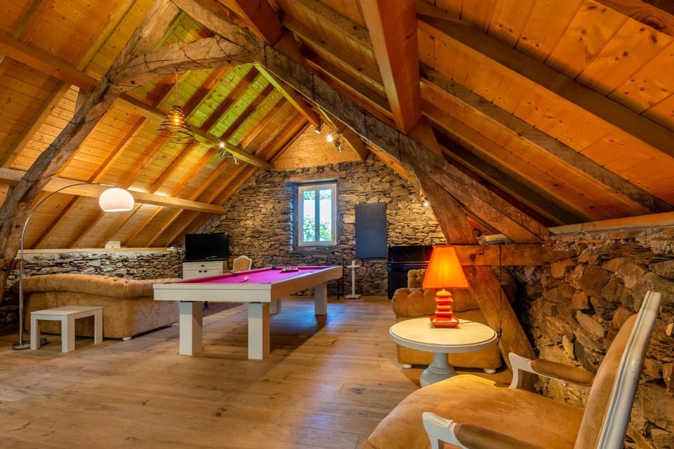 Communal lounge/ TV room, Billiard