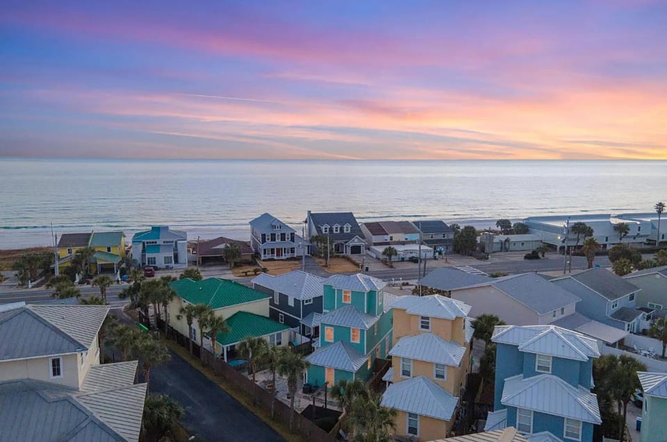 Turquoise Tail House in Sunnyside