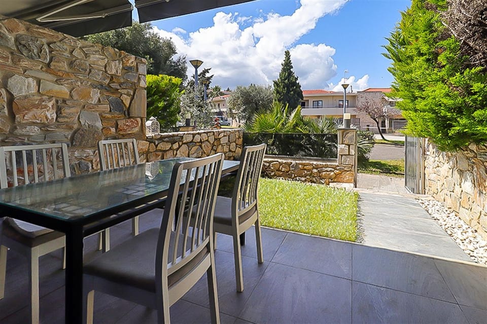 Day, Garden, Garden, Dining area, Garden view