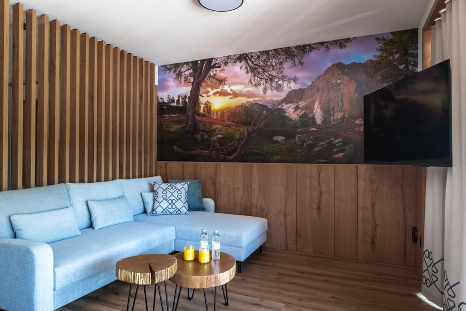 Communal lounge/ TV room, TV and multimedia, Living room, Seating area, Evening entertainment