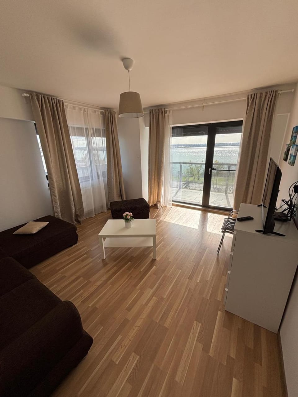 Bed, TV and multimedia, Living room, Seating area