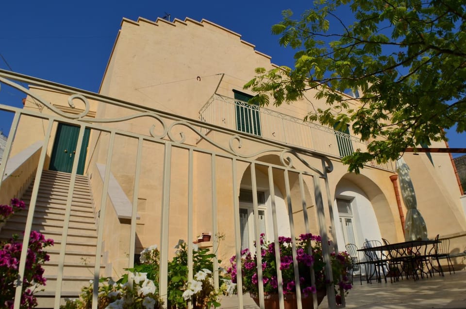 Patio, Facade/entrance, Spring, Day, Garden, On site