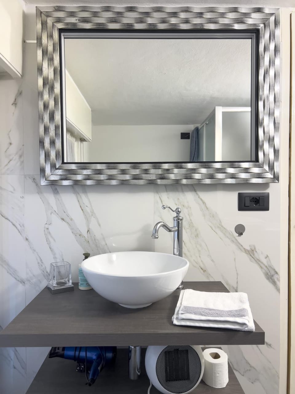 Bathroom, towels