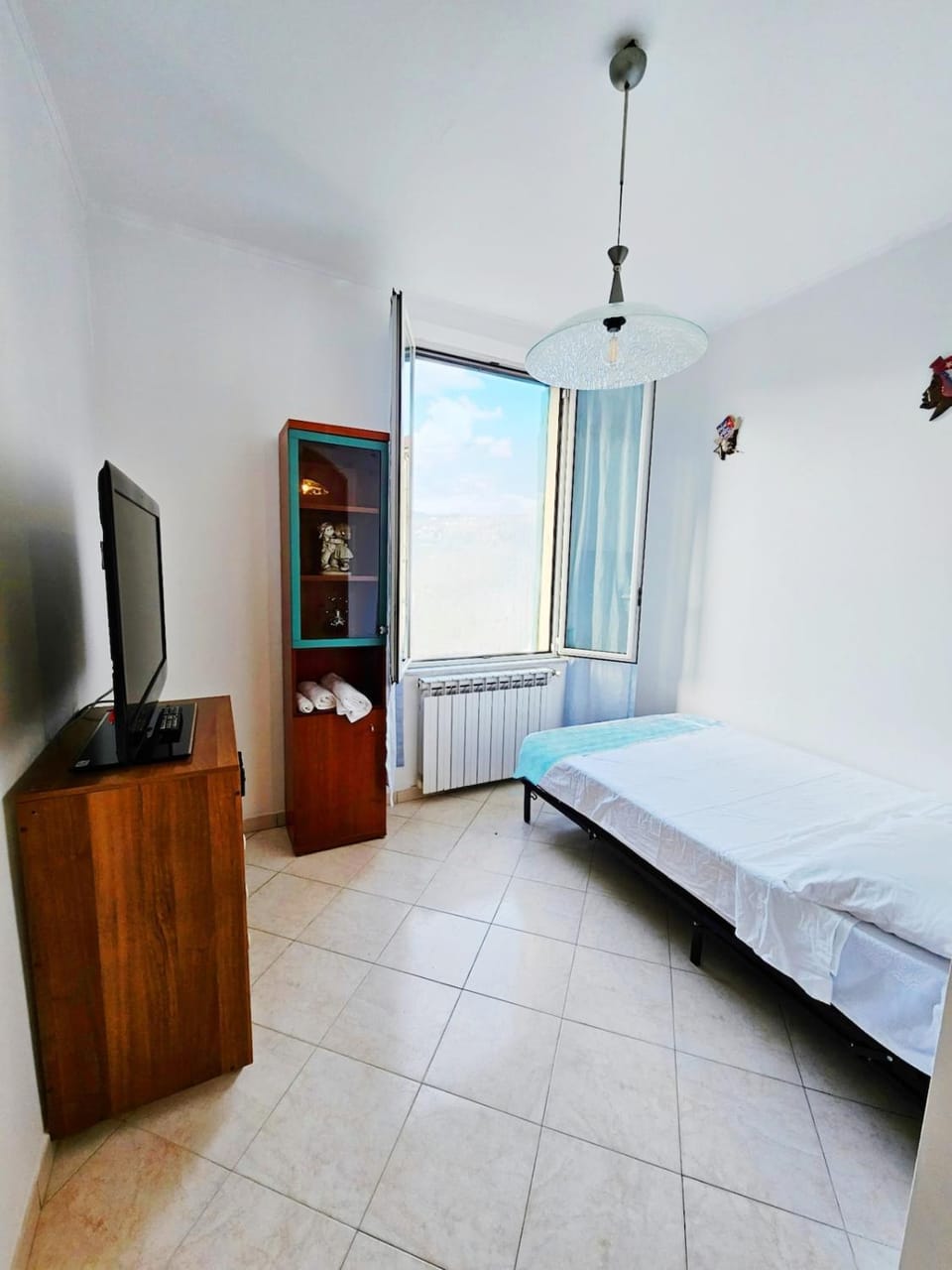 Bed, TV and multimedia, Photo of the whole room, Evening entertainment, Bedroom