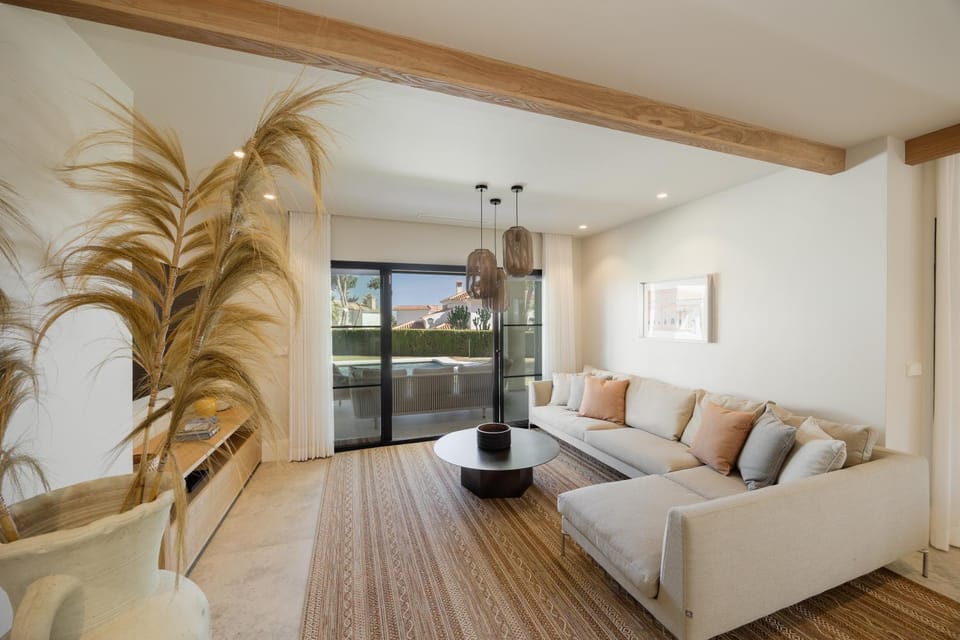 Communal lounge/ TV room, Living room, Seating area