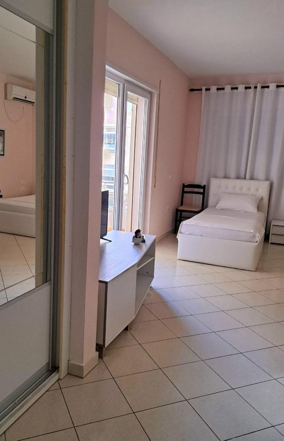 Bed, Photo of the whole room, Bedroom, hair dresser, air conditioner