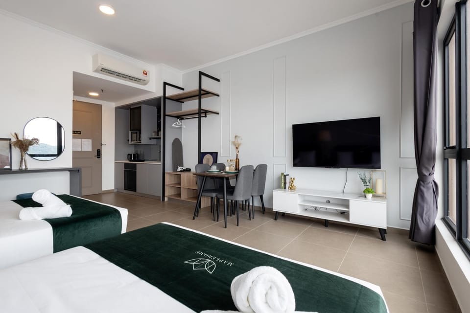 Bed, Living room, Photo of the whole room, Bedroom, air conditioner