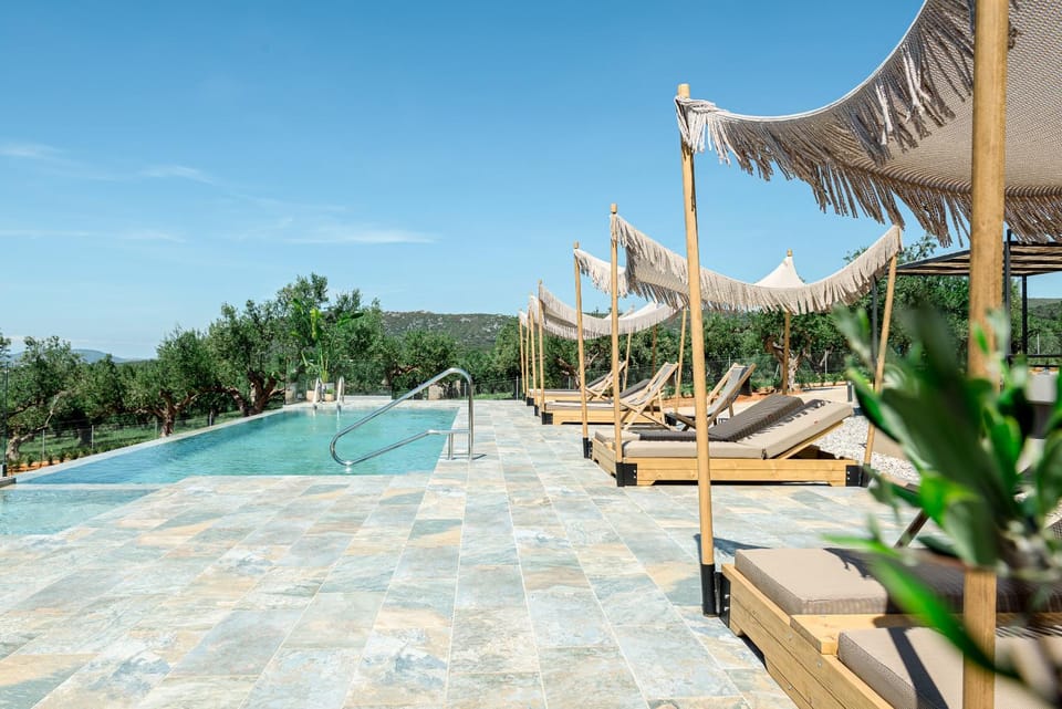 Day, Natural landscape, Pool view, Swimming pool, sunbed