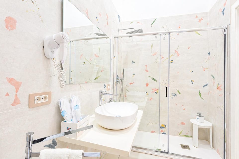 Shower, Toilet, Bathroom, bidet, towels