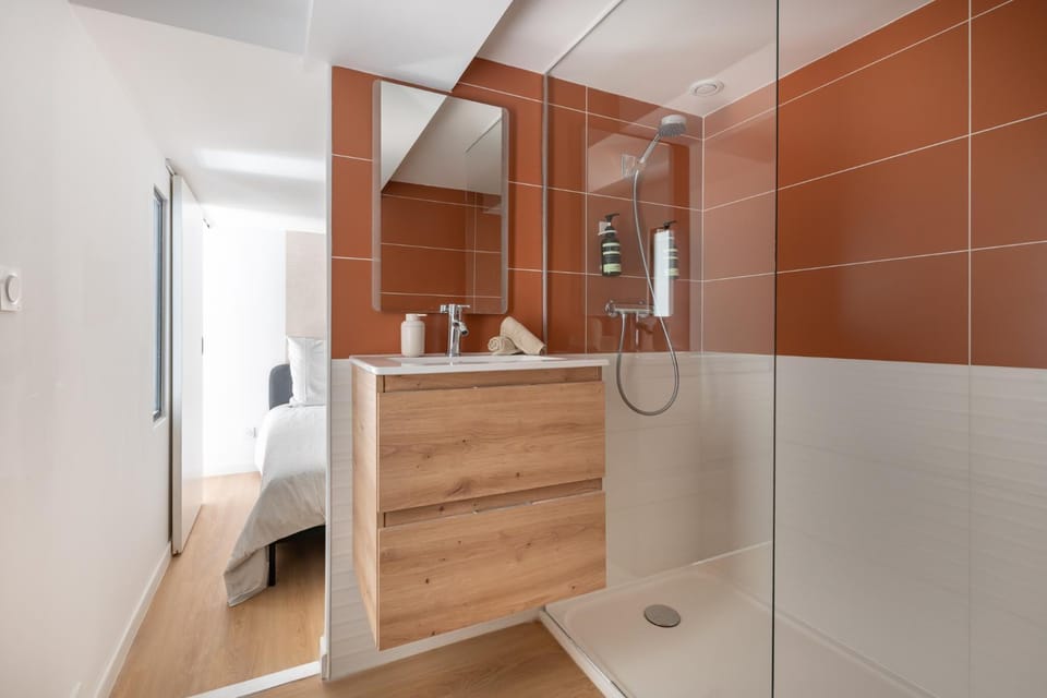 Shower, Bathroom, towels