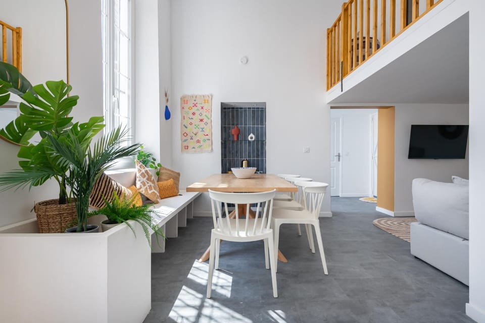 Living room, Seating area, Dining area
