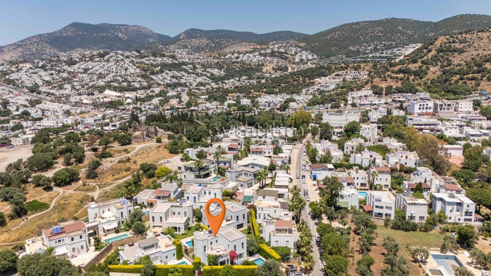 Property building, Day, Neighbourhood, Bird's eye view, City view, Location