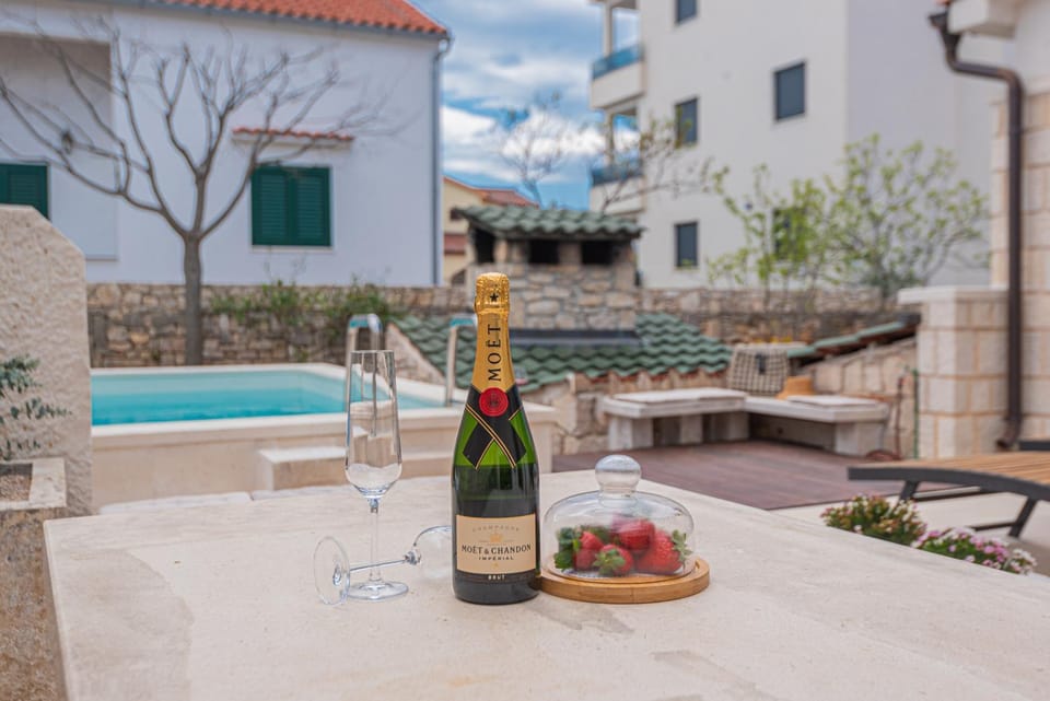 Food and drinks, Swimming pool