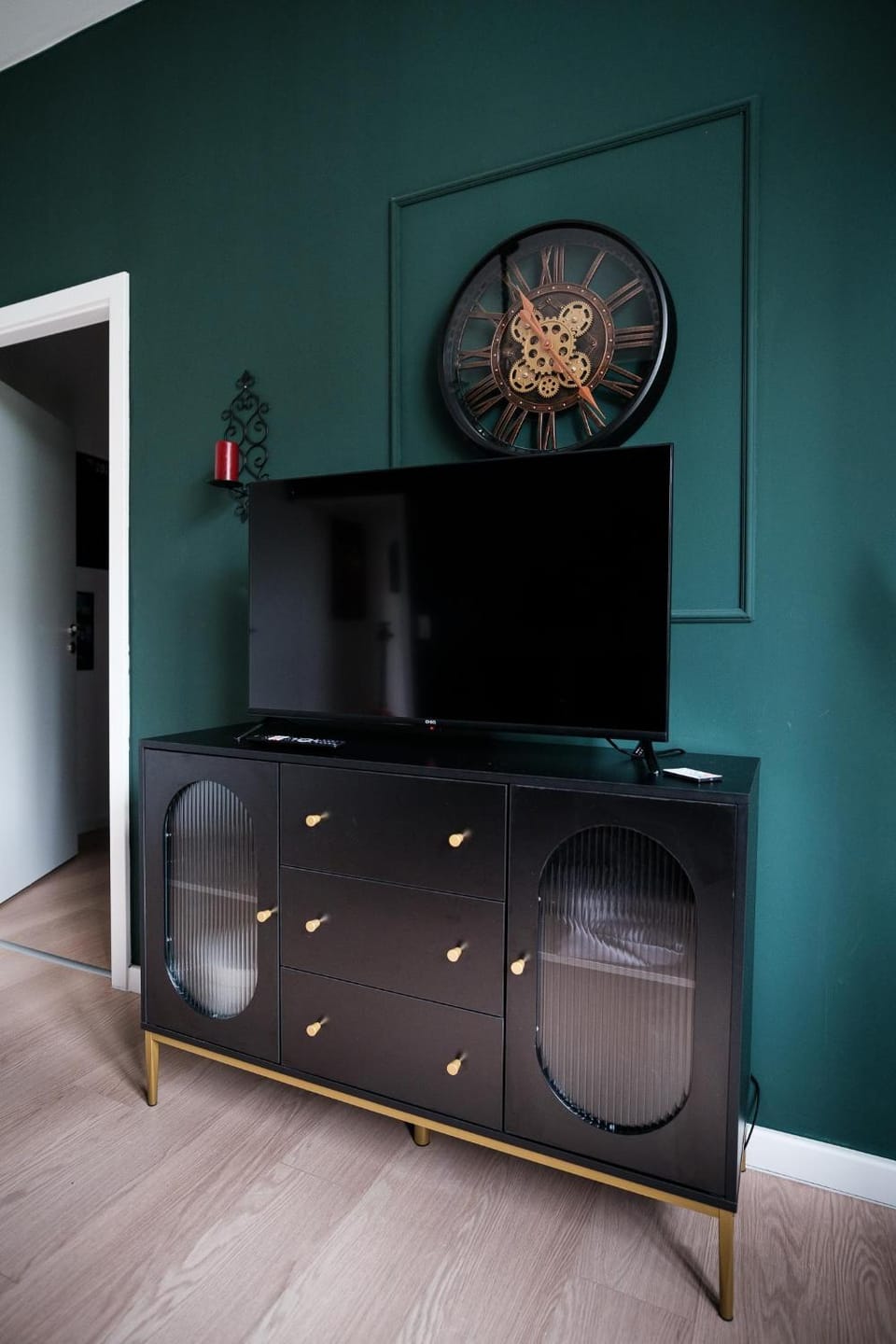 Communal lounge/ TV room, TV and multimedia, Living room, Seating area, Evening entertainment