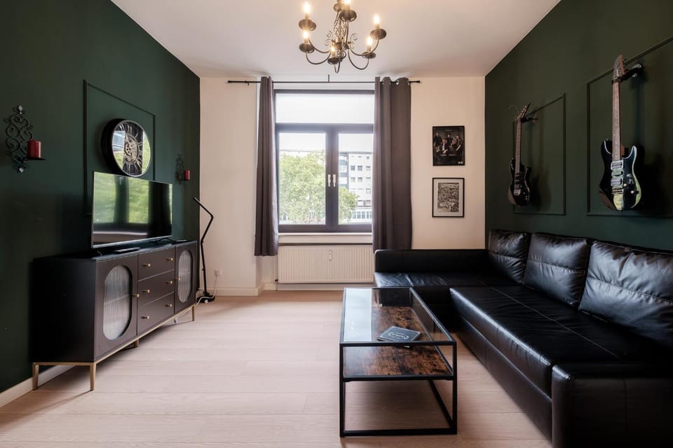Communal lounge/ TV room, TV and multimedia, Living room, Seating area, Evening entertainment