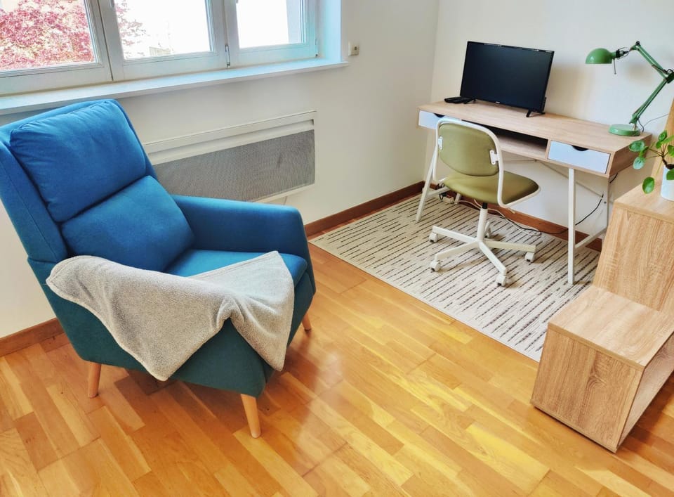 TV and multimedia, Seating area