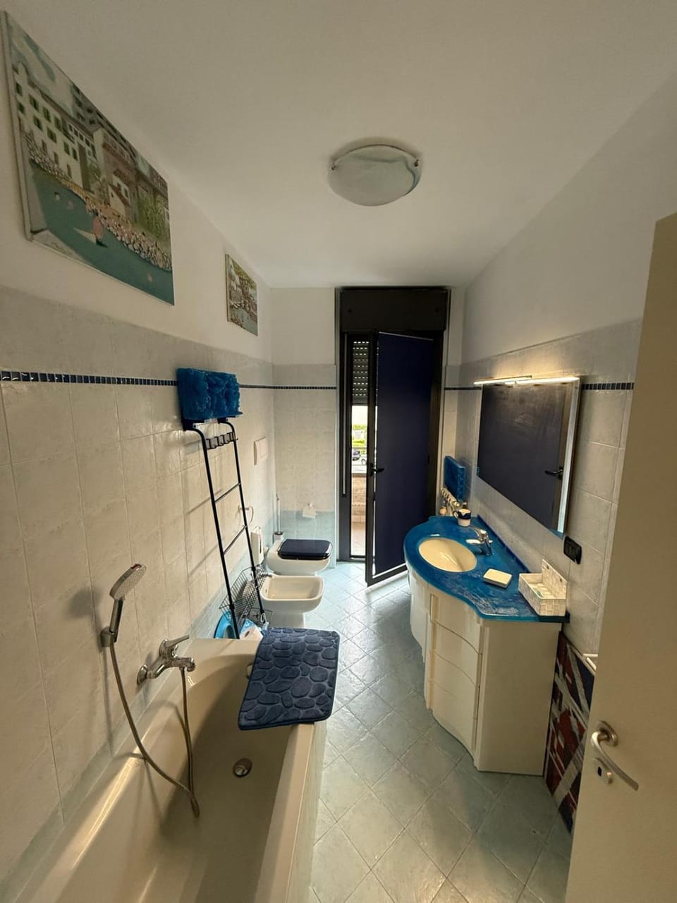 Bathroom, towels