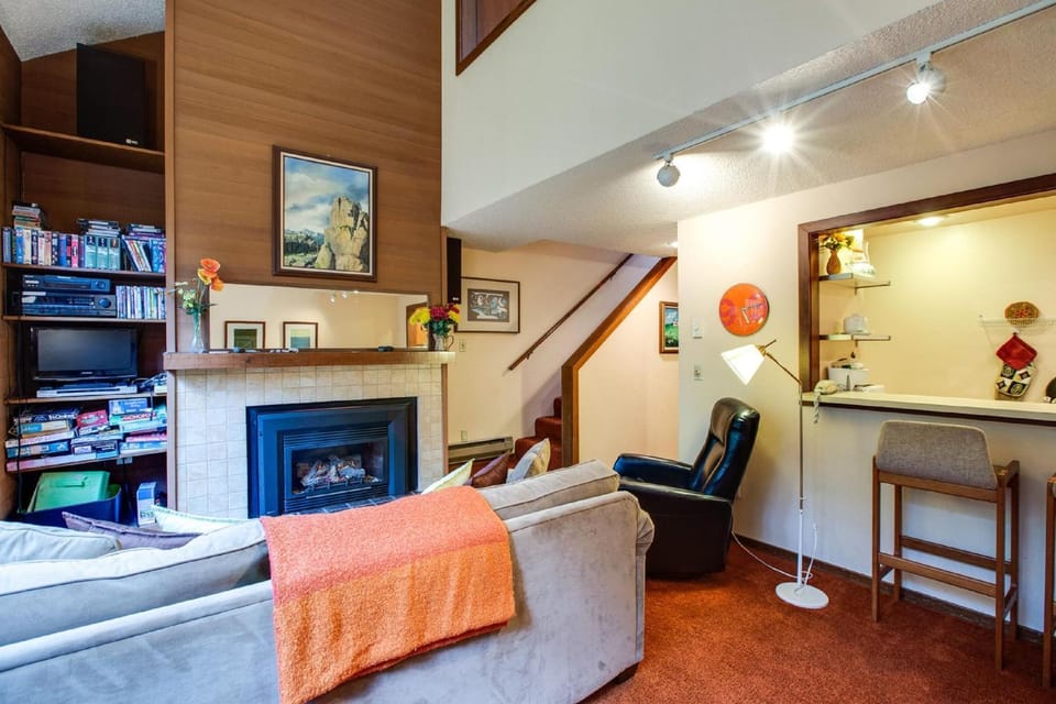 Communal lounge/ TV room, TV and multimedia, Living room, Decorative detail