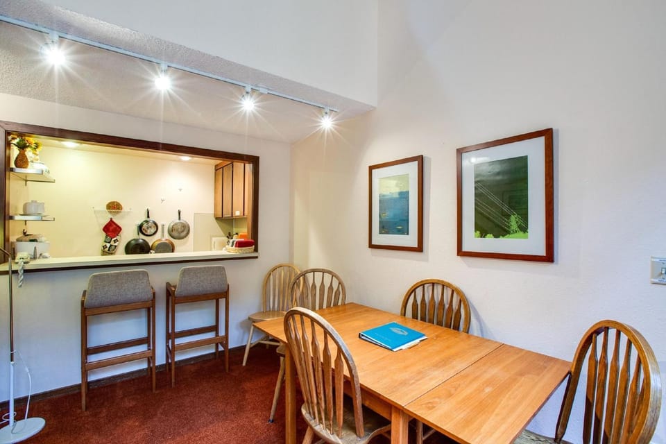 Living room, Decorative detail, Dining area