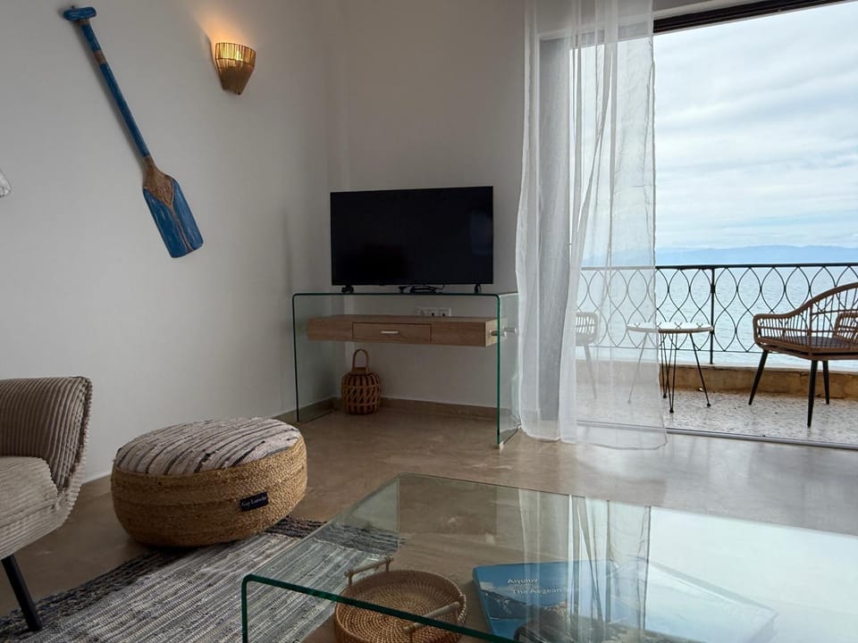 TV and multimedia, View (from property/room), Balcony/Terrace, Living room, Seating area