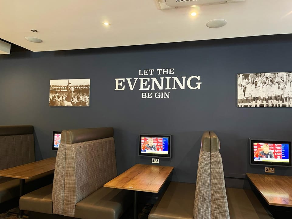 Restaurant/places to eat, Lounge or bar, Food and drinks, Evening entertainment
