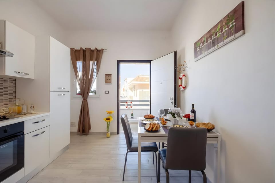 Property building, Kitchen or kitchenette, Living room