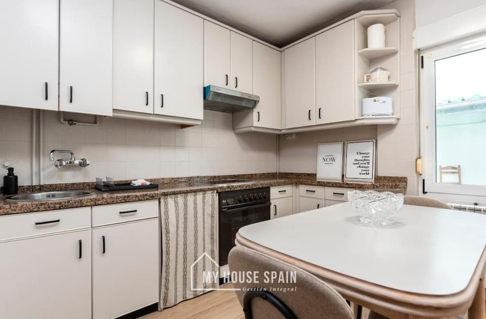 MyHouseSpain - Piso reformado con patio privado Apartment in Gijón