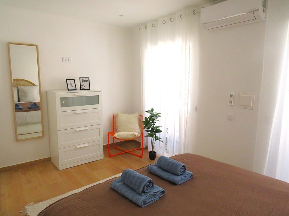 Bed, Bedroom, internet, towels, wardrobe, air conditioner