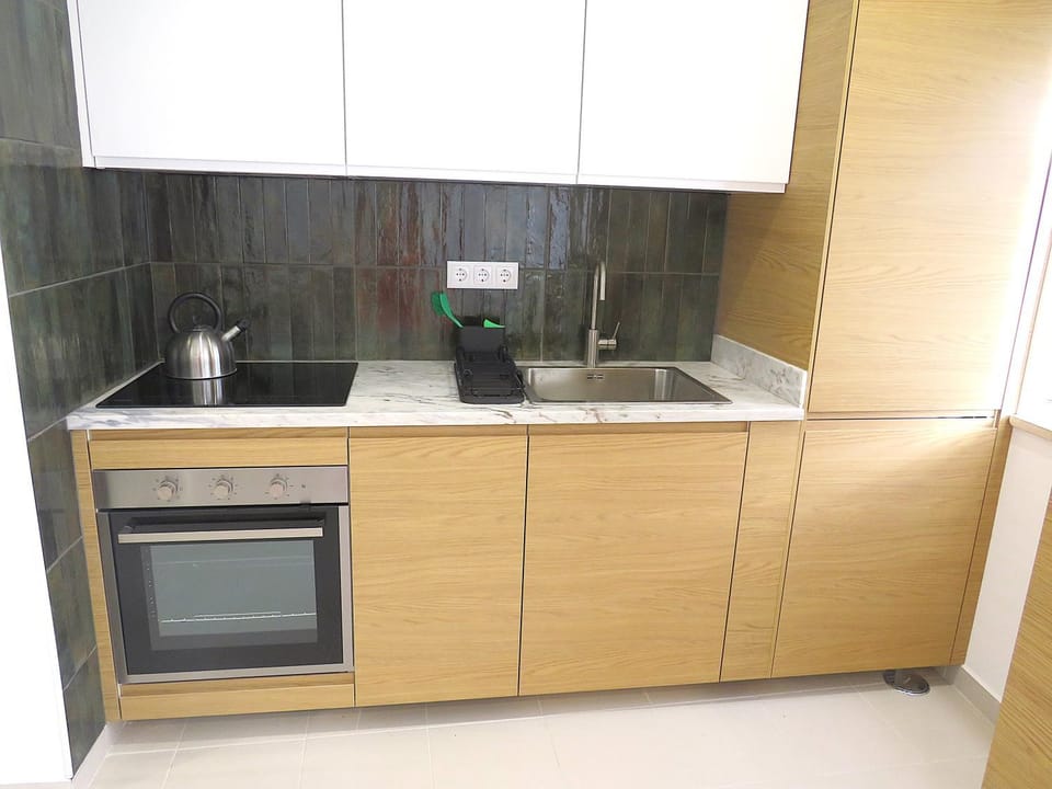 Coffee/tea facilities, Kitchen or kitchenette, dishwasher, stove