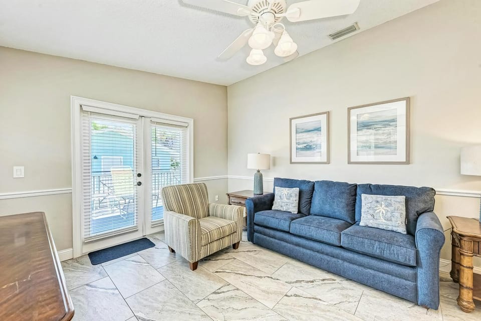 Steps to Manatee Beach, Pool, and Private Sun Deck House in Holmes Beach