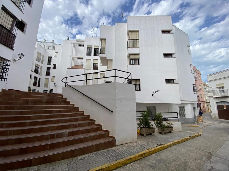 Property building, Day, Neighbourhood