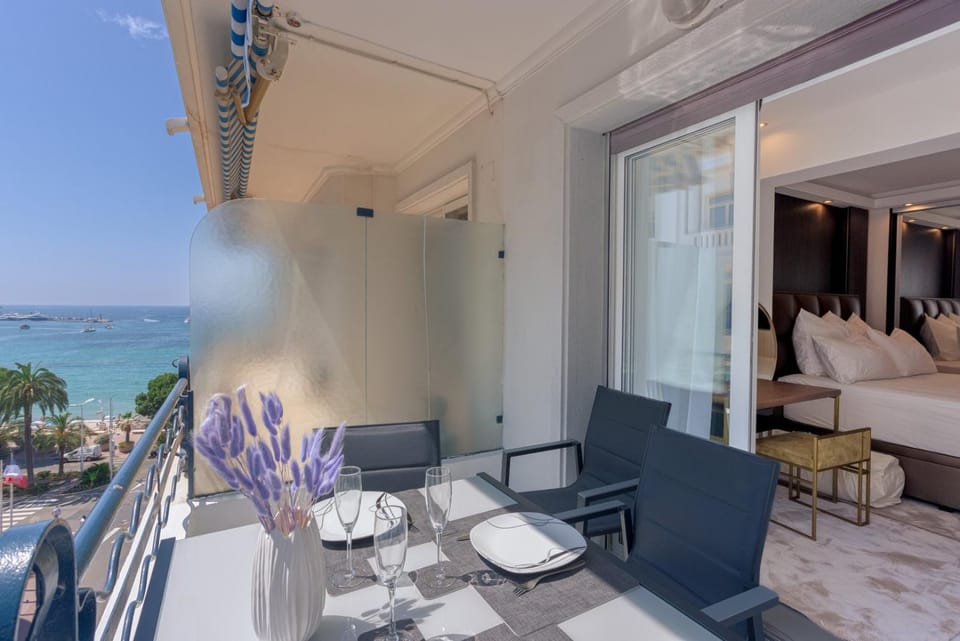 Appartement Croisette – Face Martinez, Plage & Aperçu Mer Apartment in Cannes