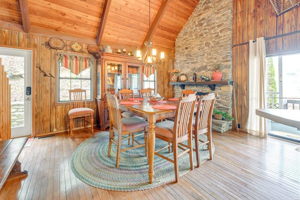 Mtn-View Home with Deck, Fire Pit and BBQ in Almond House in Stecoah