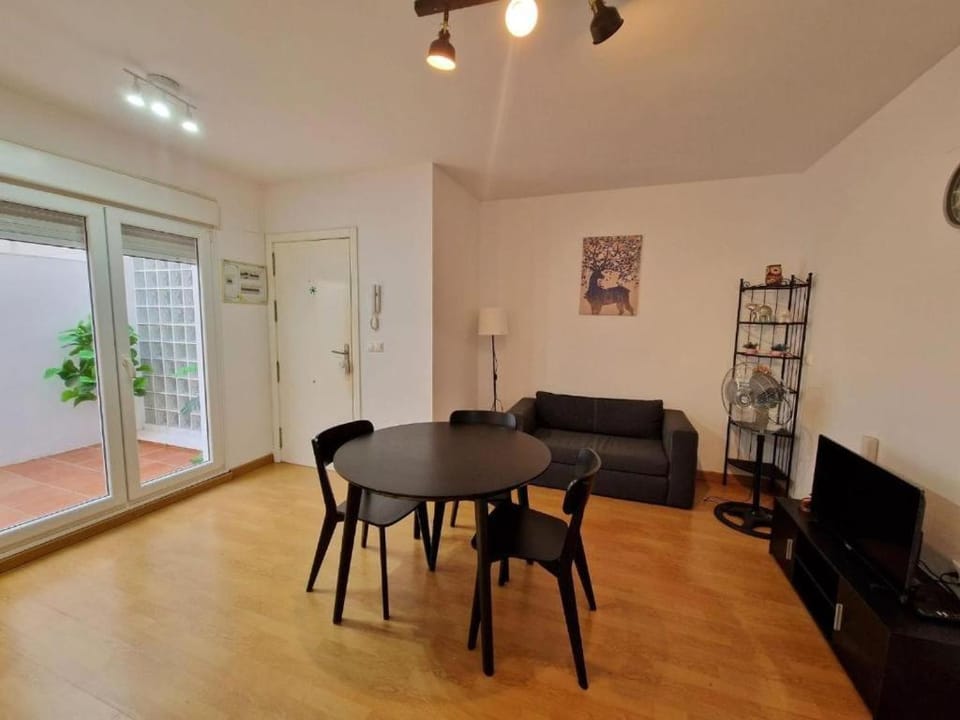 TV and multimedia, Seating area, Dining area