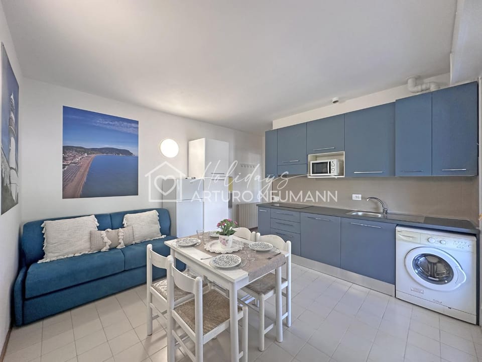 Kitchen or kitchenette, Living room, Seating area, Dining area, stove, washing machine