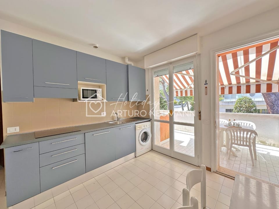 Kitchen or kitchenette, dishwasher, oven, stove