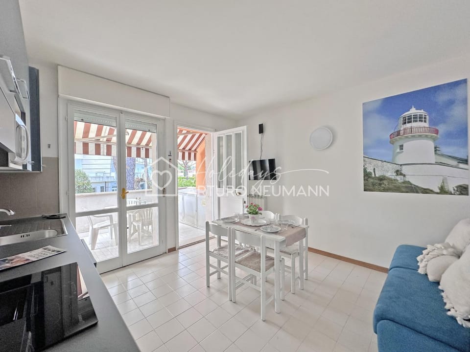 Communal lounge/ TV room, TV and multimedia, Living room, Seating area, Dining area, Evening entertainment