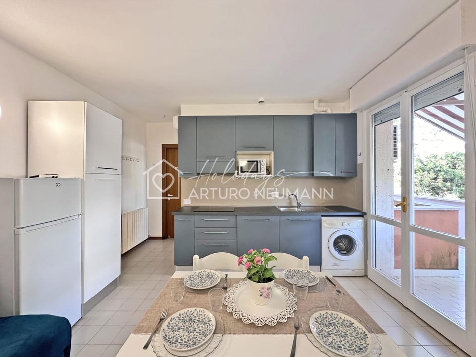 Kitchen or kitchenette, Living room, Seating area, oven, washing machine