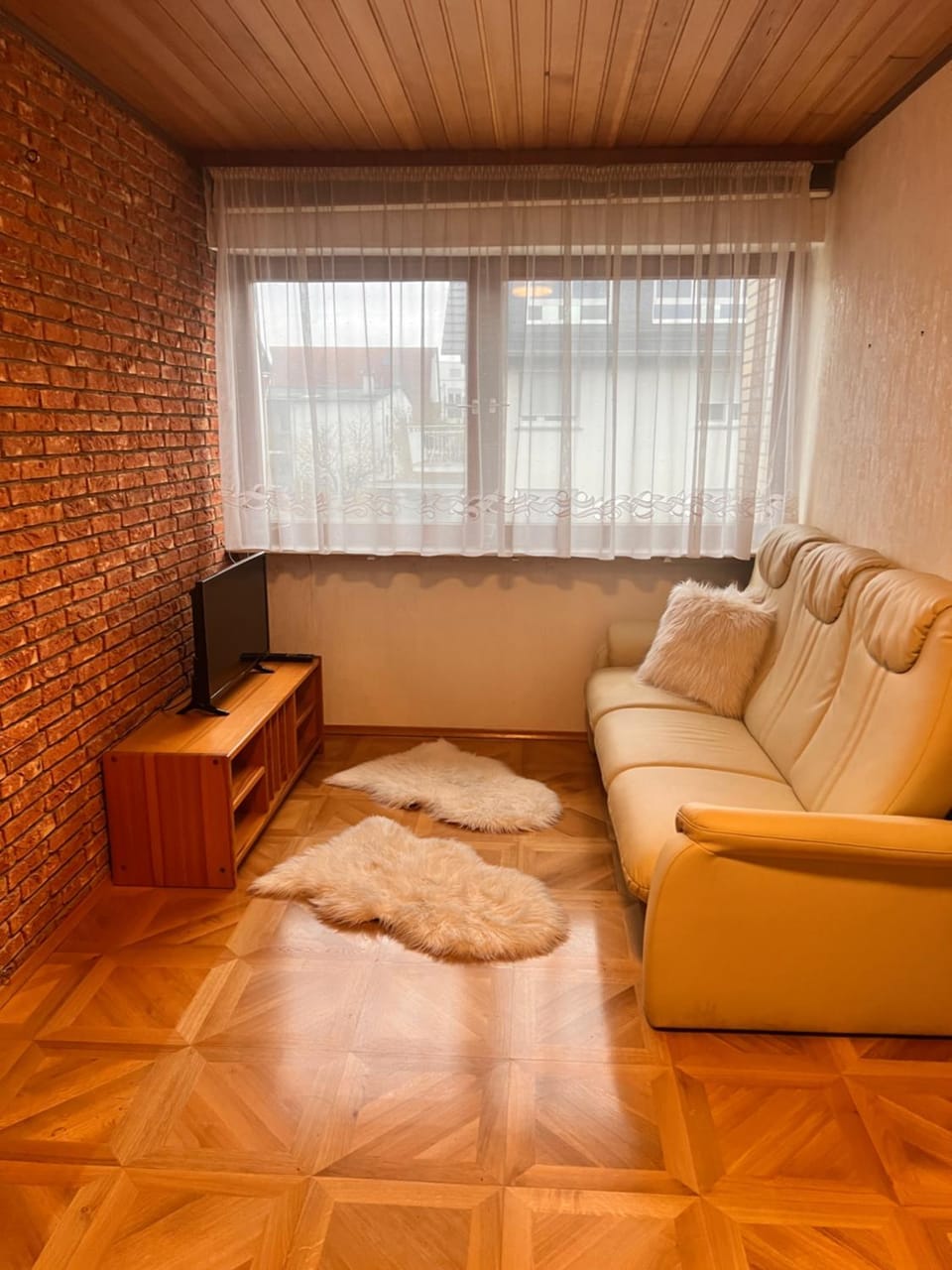 Communal lounge/ TV room, TV and multimedia, Living room, Seating area, Evening entertainment