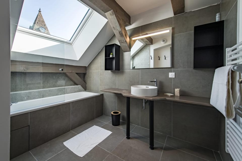 New Triplex 4 BR Near Slopes Balcony & View Apartment in Auvergne-Rhône-Alpes