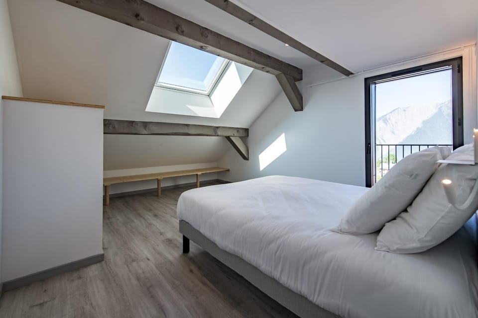 New Triplex 4 BR Near Slopes Balcony & View Apartment in Auvergne-Rhône-Alpes